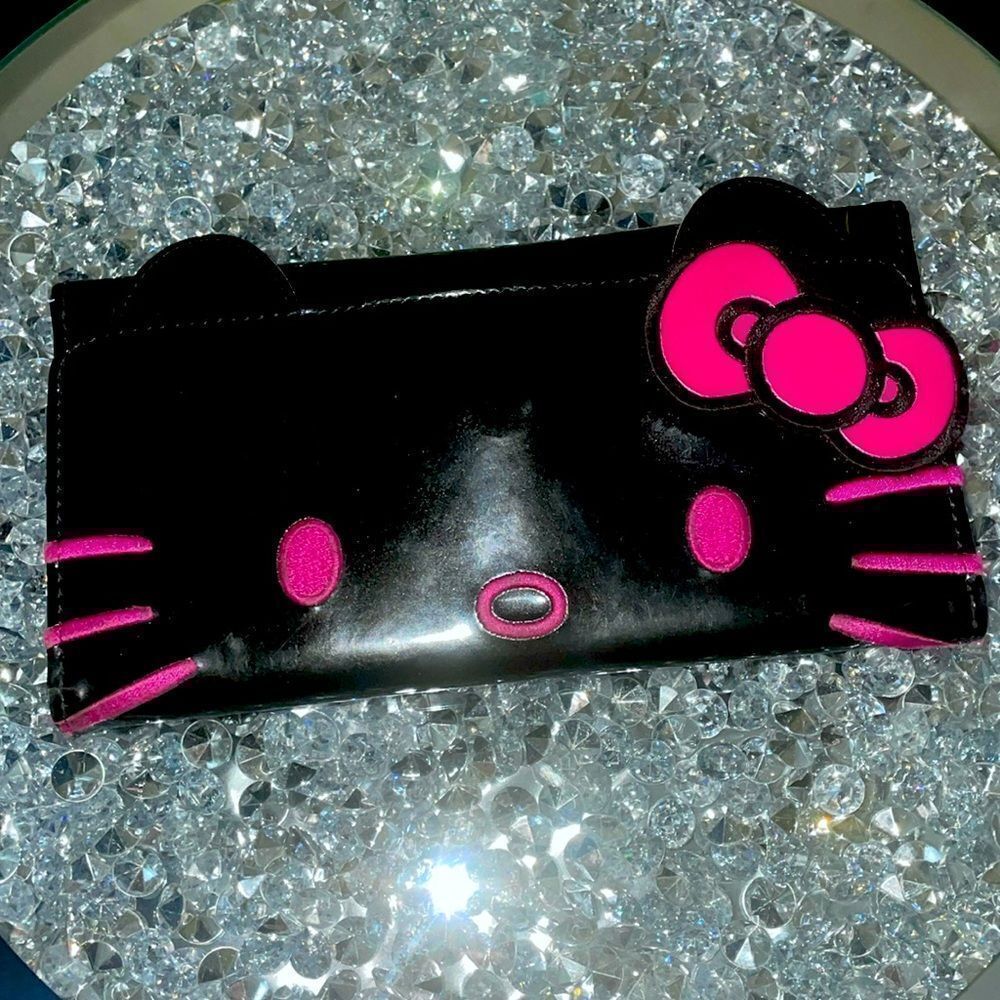 Hello Kitty face Sanrio Black and Pink patent Wallet sleek trifold kawaii